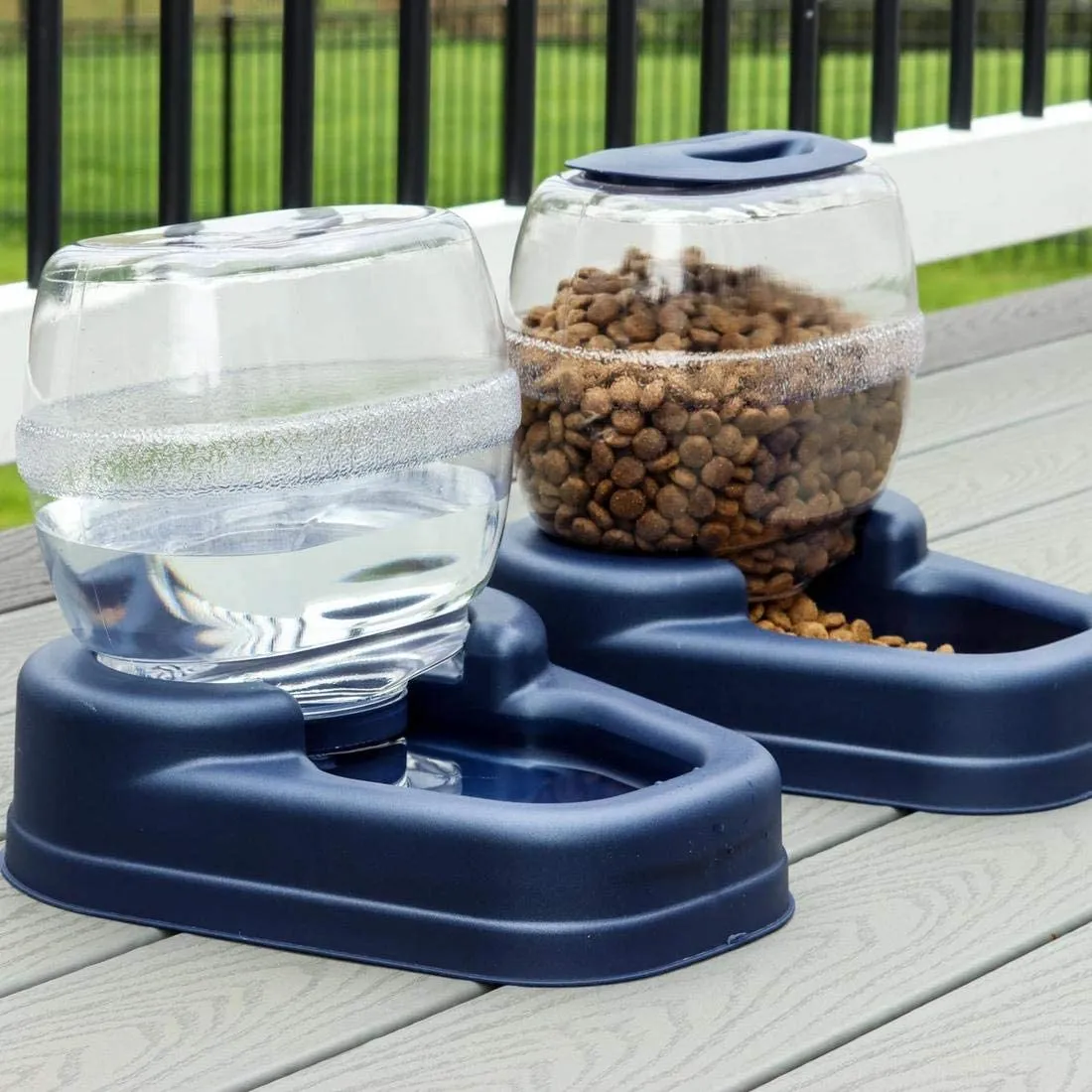 Small Gravity Pet Waterer Dispenser - 13″ x 11.5″ x 11.25 - Bergan